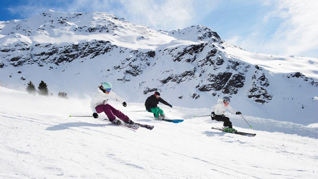 Bormio showing snow and snow skiing