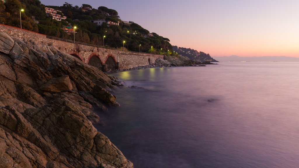 Varazze showing rocky coastline