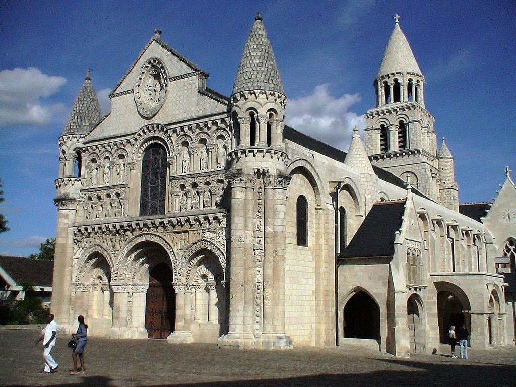 Poitiers_notre_dame Welleschik CC BY-SA 3.0.JPG