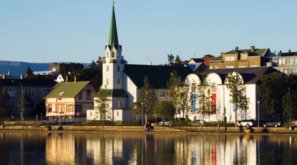 lake Tjörnin reykjavik.jpg