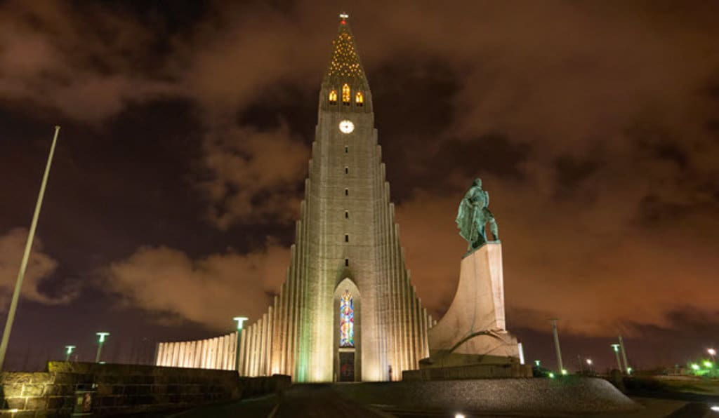 Hallgrímskirkja church reykjavik.jpg