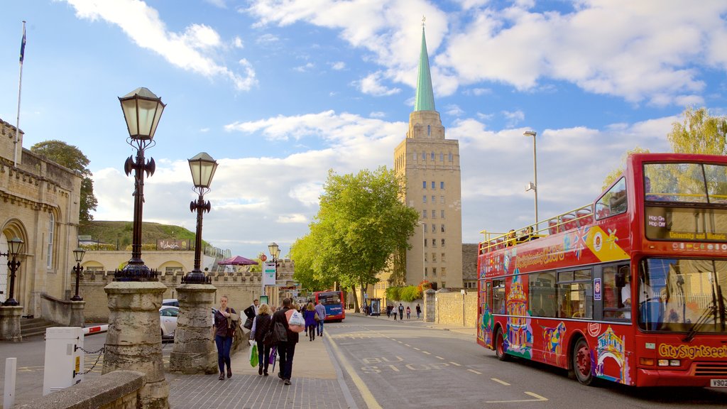 Oxford showing street scenes