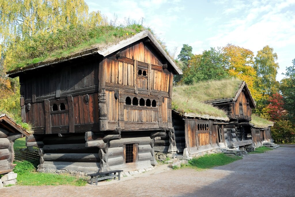 Buildings_at_Norsk_Folkemuseum_in_Oslo_Norway.png