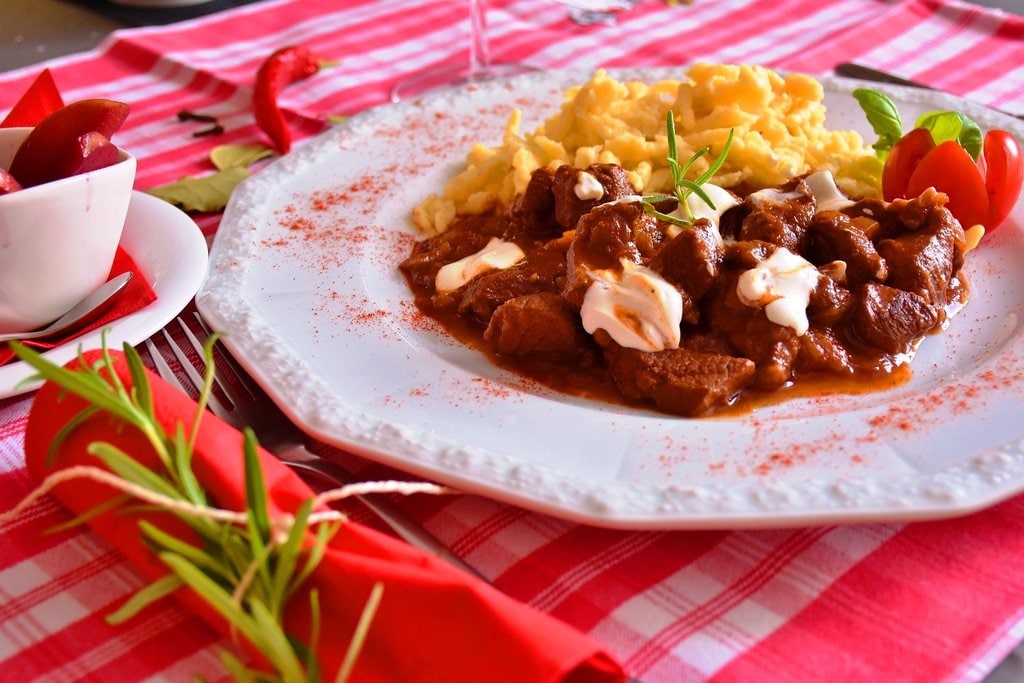 goulash-971775_1920.jpg