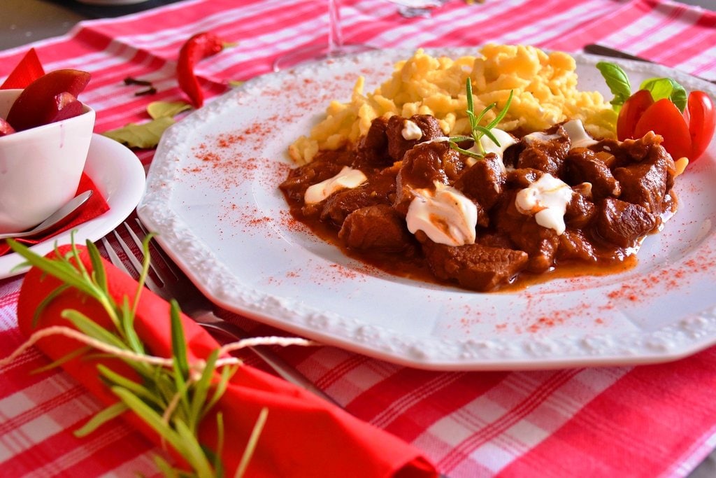 goulash-971775_1920.jpg