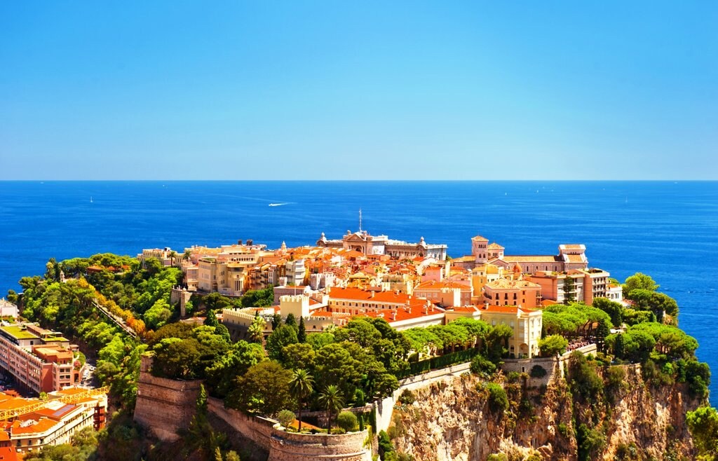 Monaco Le Rocher Palais et Musée océanographique Shutterstock.jpg