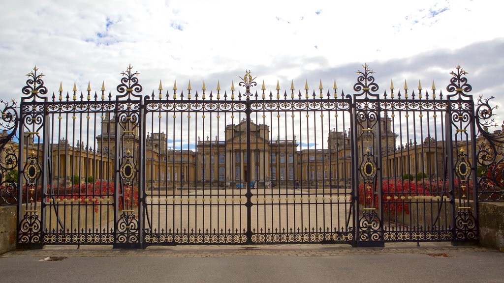 Blenheim Palace som viser historiske bygningsværker og kulturarvsgenstande