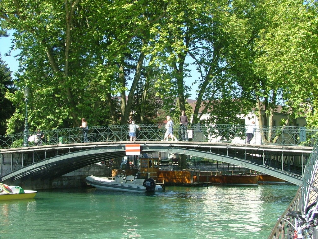 Annecy pont des amours Dingy CC BY SA 3.0.jpg