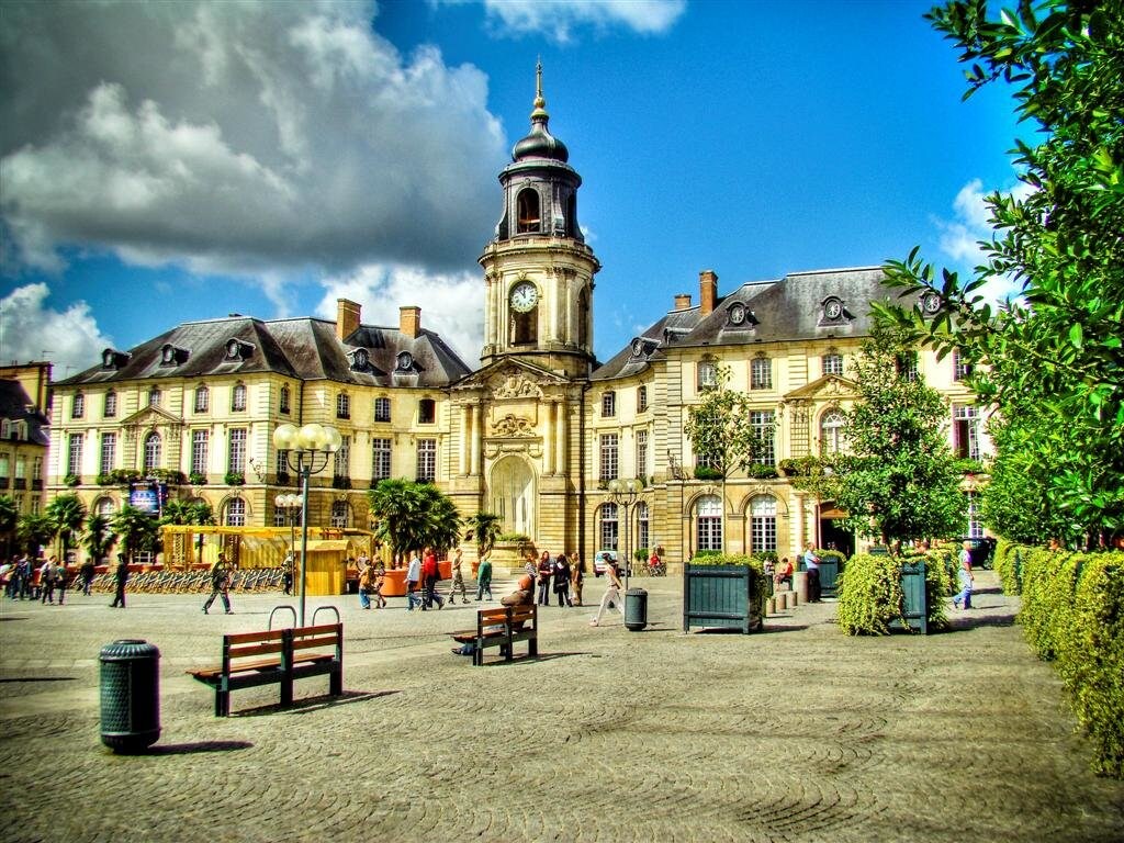 Place de la mairie, Rennes - Crédit photo Ayush Bhandari CC BY SA 3.0.jpg (1)