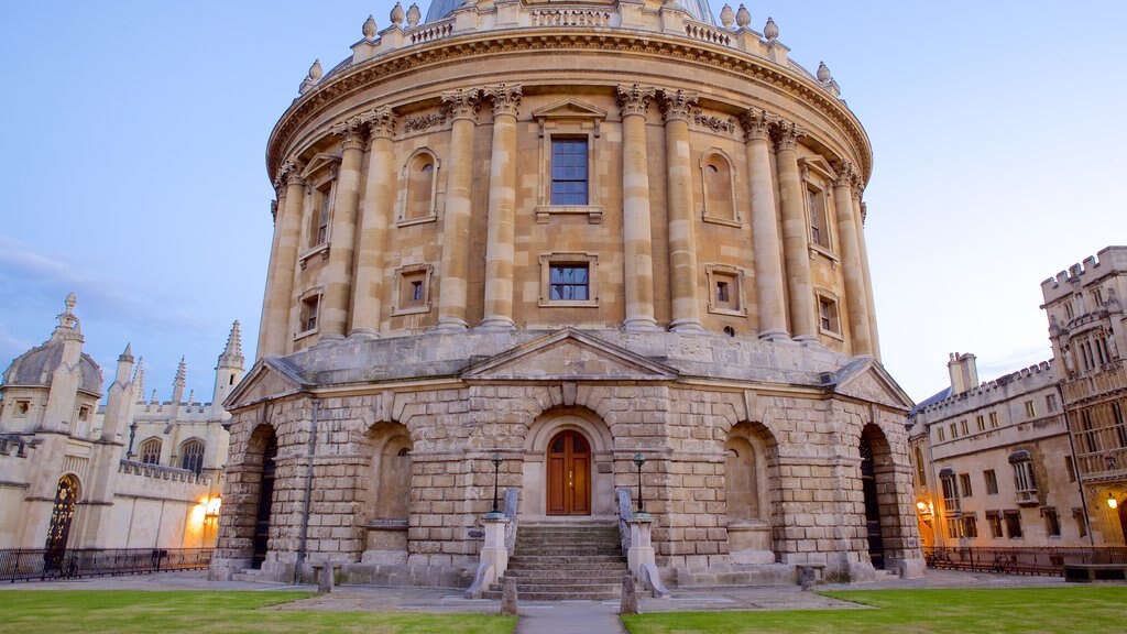 Radcliffe Camera mostrando elementos patrimoniales y arquitectura patrimonial