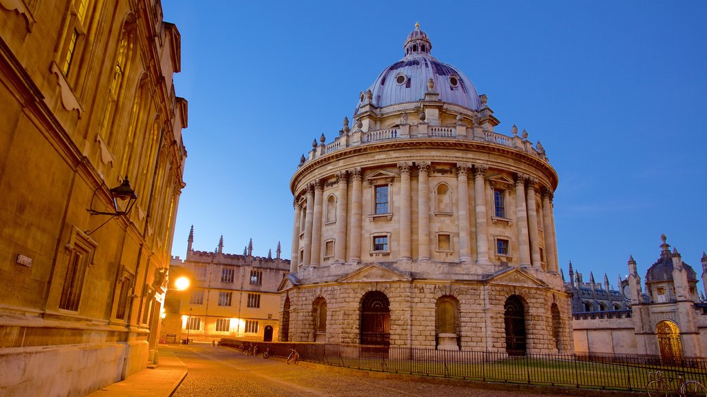 Radcliffe Camera ofreciendo elementos patrimoniales y arquitectura patrimonial