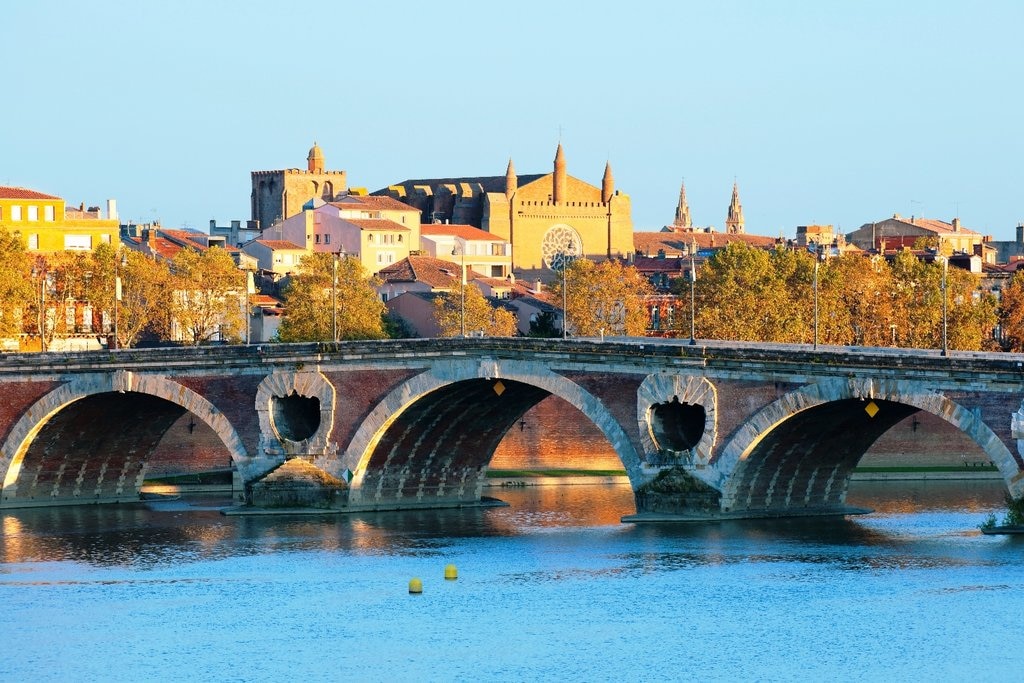 Toulouse Pont Neuf Shutterstock.jpg