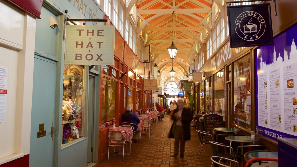 Covered Market mostrando escenas de café y shopping