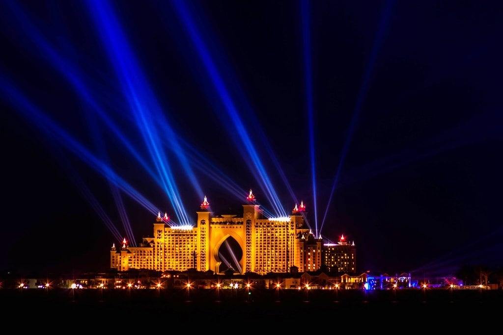 abu-dhabi-1227542_1920.jpg