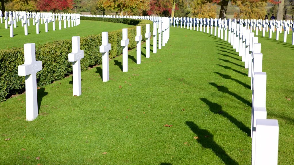 Cambridge American Cemetery and Memorial featuring a cemetery