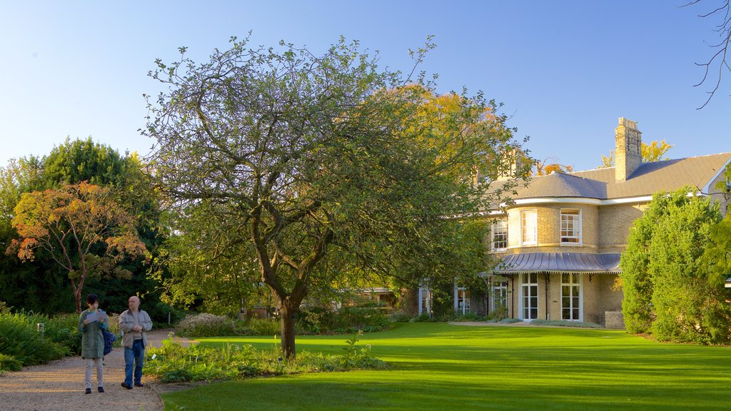 University Botanic Gardens which includes a park as well as a couple