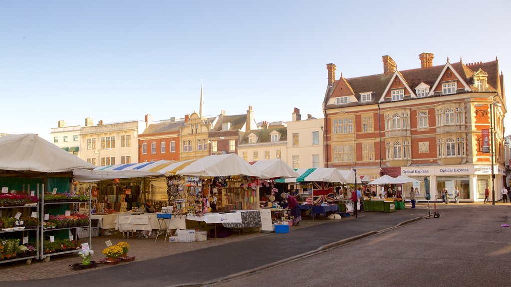 Cambridge Market Square showing markets