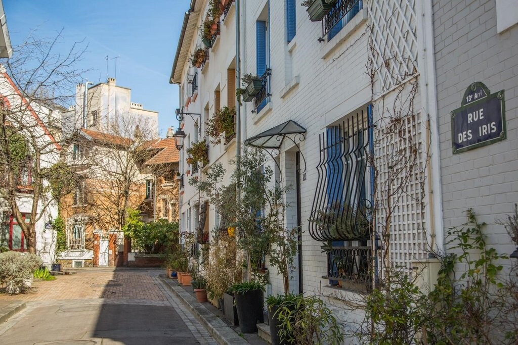 rue des iris.jpg
