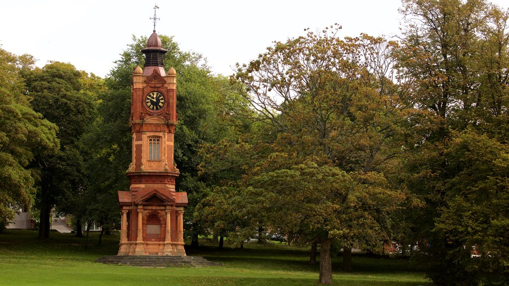 Preston Park showing a park, a monument and heritage elements