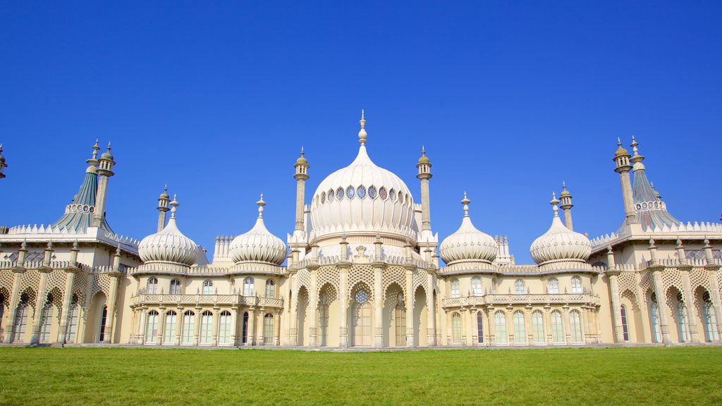 Brighton Royal Pavilion showing heritage elements, a castle and heritage architecture