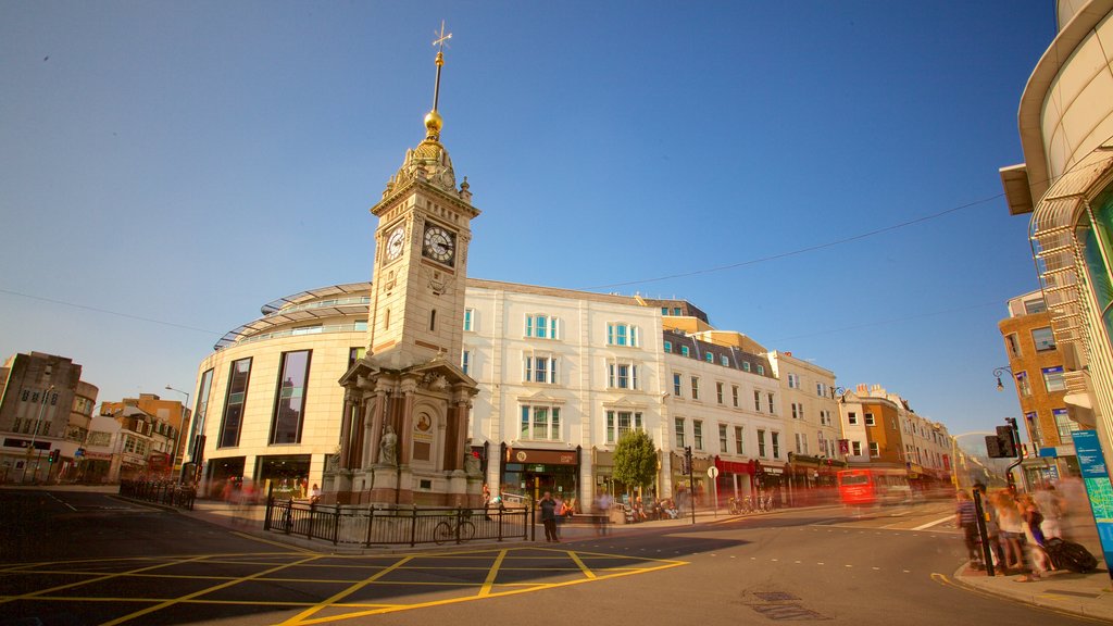 Brighton Clock Tower fasiliteter samt kulturarv og gatescener