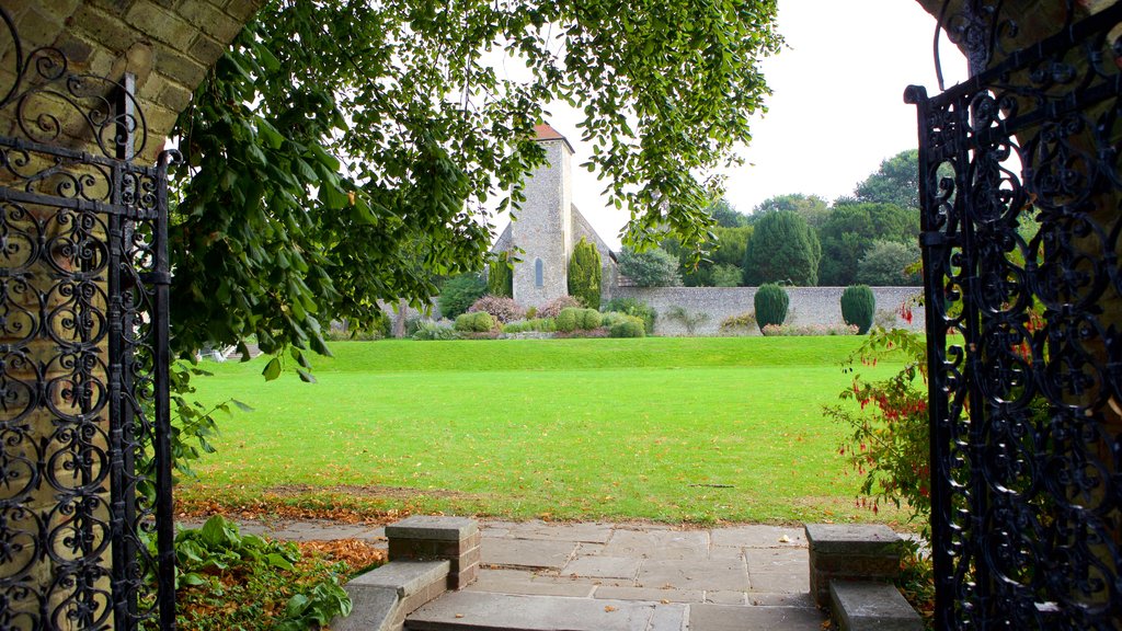 Preston Park showing a park