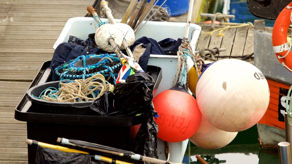 Brighton Marina showing fishing