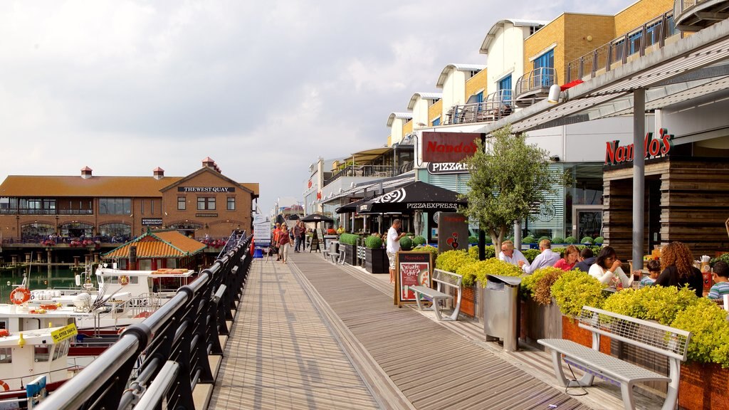 Brighton Marina showing outdoor eating and a marina