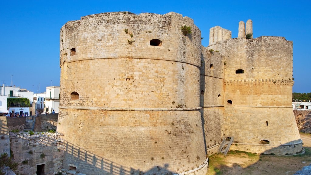 Otranto mostrando elementos del patrimonio