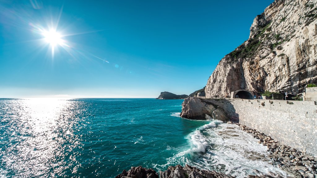 Finale Ligure featuring rocky coastline