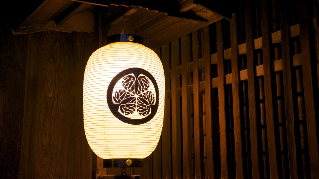 Takayama Jinya mostrando vistas internas e um templo ou local de adoração