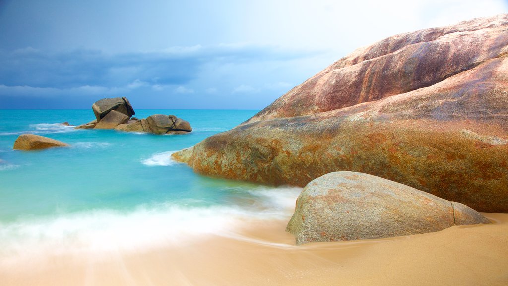 Hin Ta dan Hin Yai menunjukkan pemandangan umum pantai