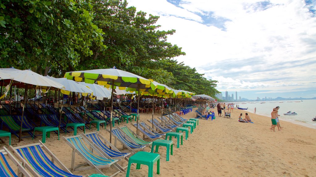 Jomtien Beach showing a beach