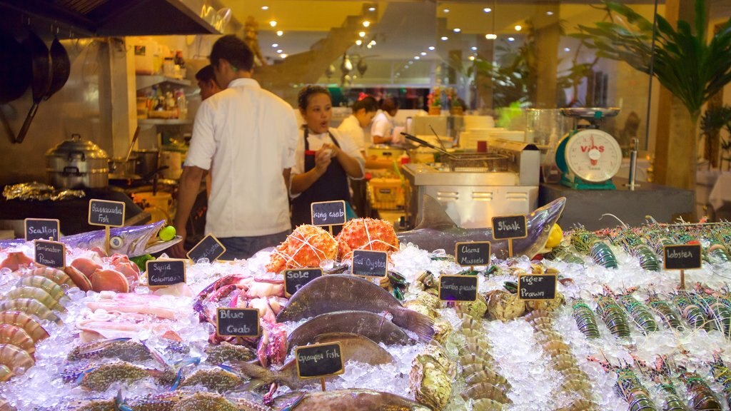 Fishermans Village som viser shopping såvel som en lille gruppe mennesker