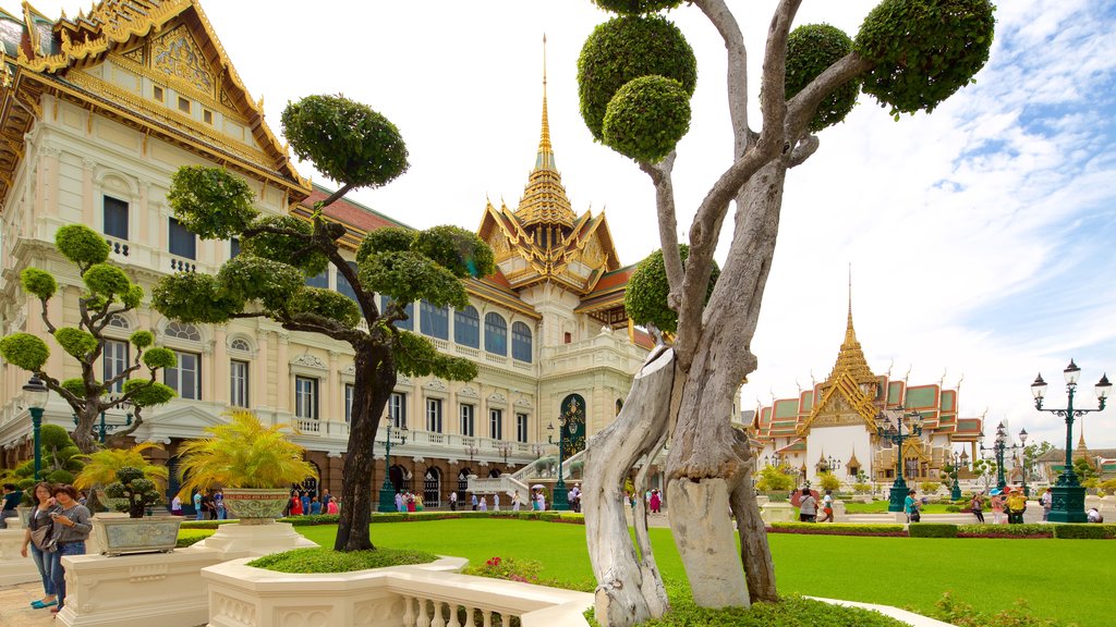 Grand Palace showing a garden