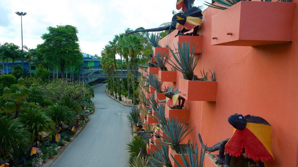 Jardín Botánico Tropical de Nong Nooch que incluye arte al aire libre y un parque