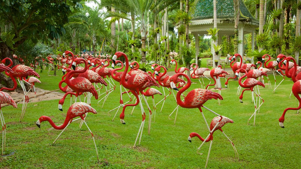 Nong Nooch Tropical Botanical Garden montrant un jardin et art extérieur