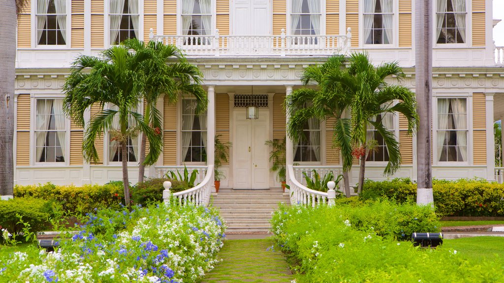 Devon House showing a park, a house and heritage architecture