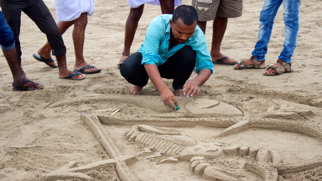 Girgaun Chowpatty montrant art extérieur aussi bien que un homme seul