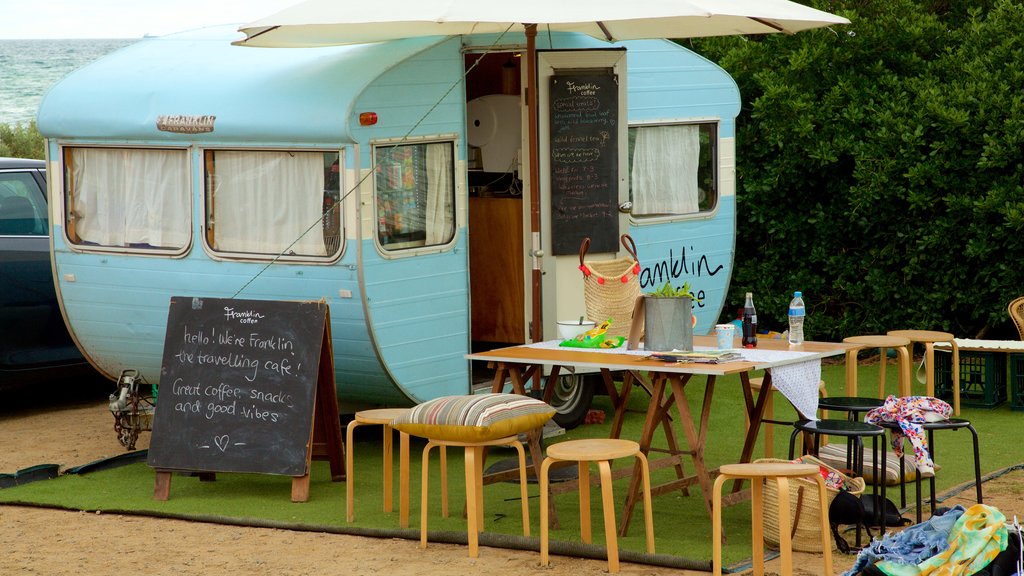 Safety Beach which includes café scenes