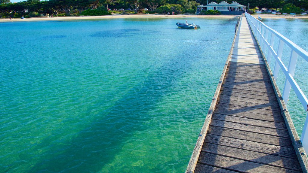 Sorrento Front Beach showing a bridge