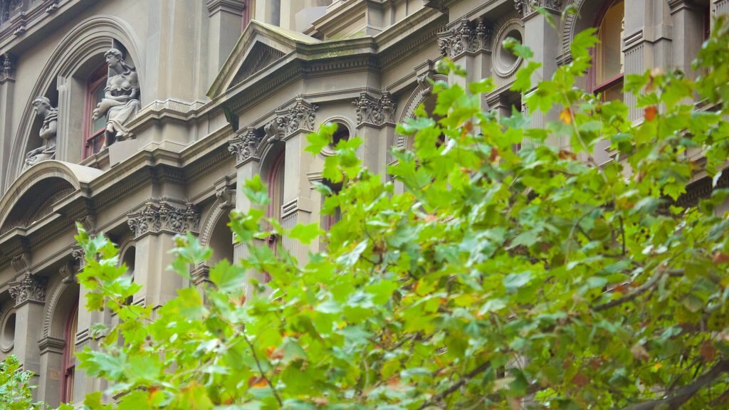 Collins Street que inclui elementos de patrimônio e arquitetura de patrimônio