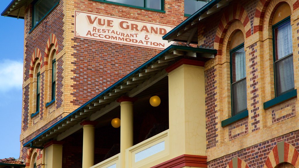 Queenscliff featuring signage, a hotel and heritage elements