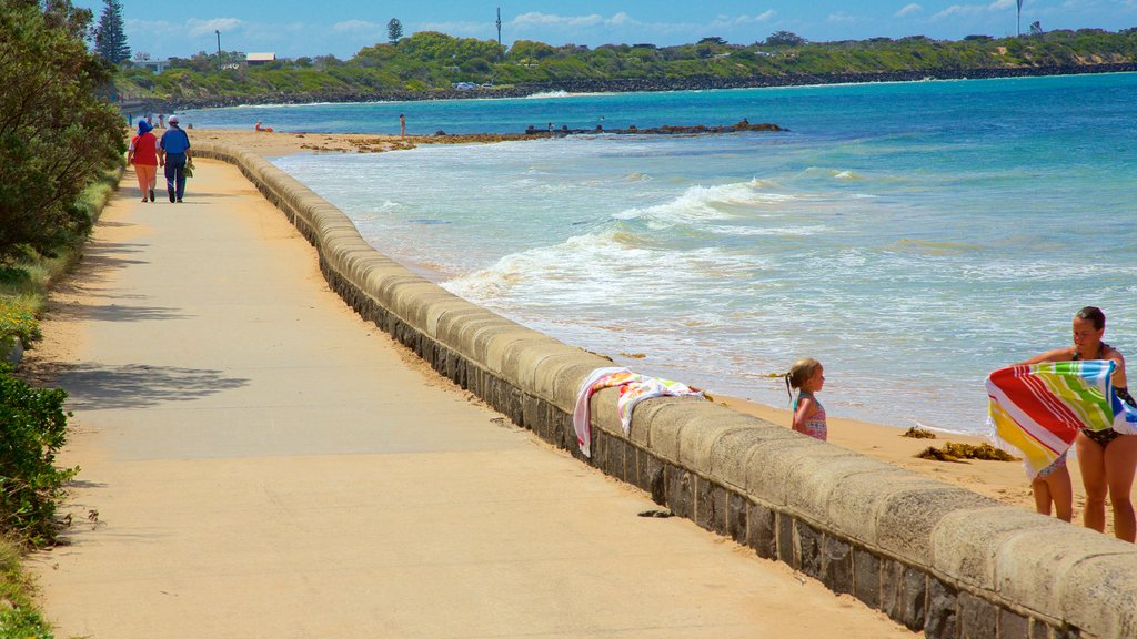 Point Lonsdale toont hiken of wandelen en een zandstrand