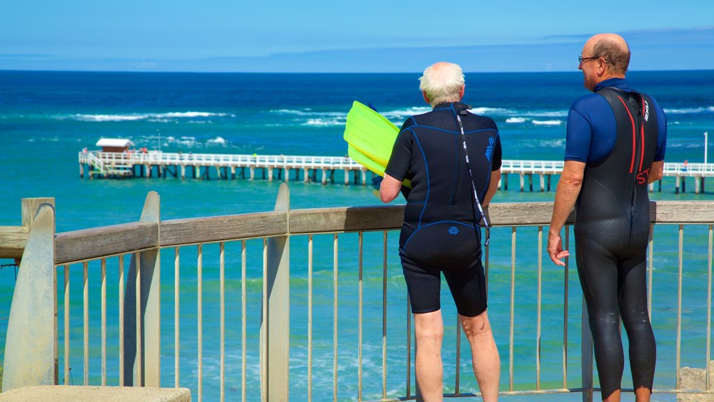 Point Lonsdale showing views and general coastal views as well as a small group of people