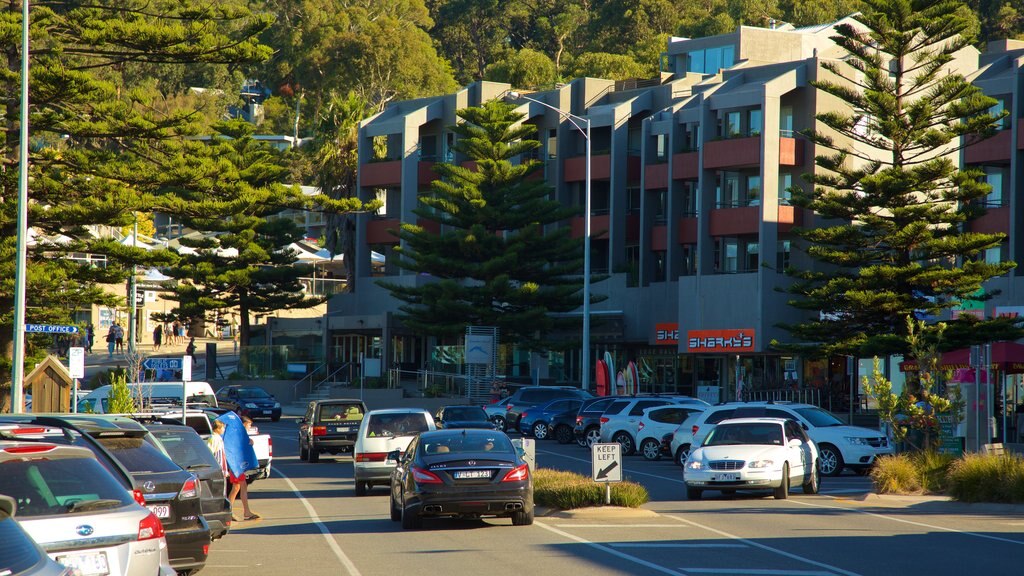 Lorne which includes street scenes