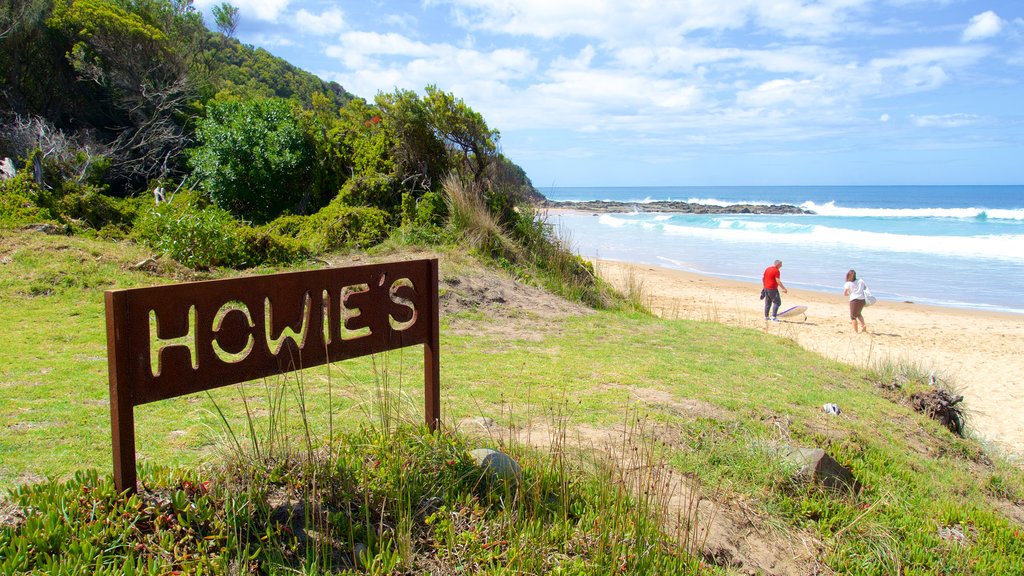 Great Ocean Road toont algemene kustgezichten en bewegwijzering