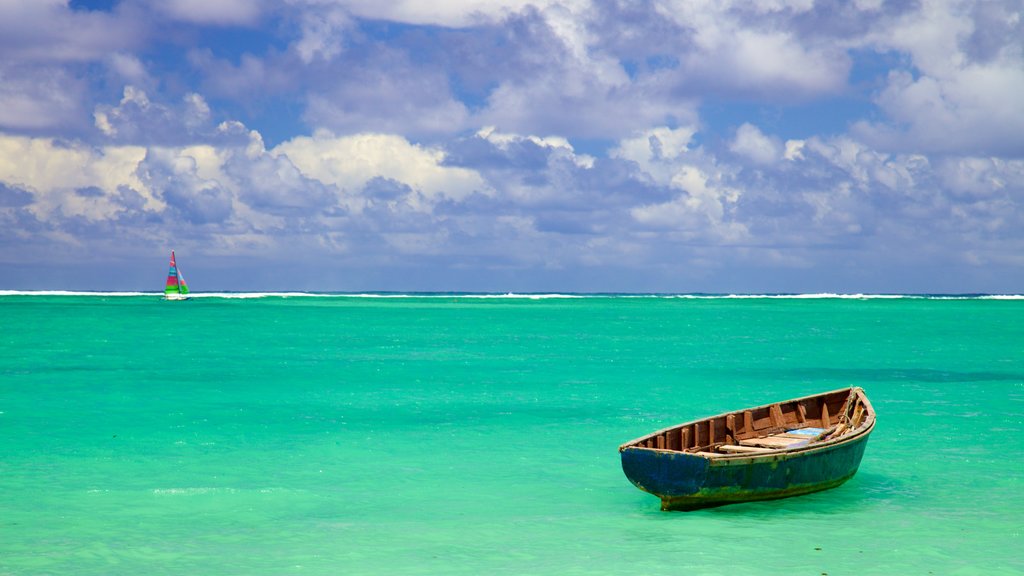 Belle Mare mostrando canoagem e paisagens litorâneas