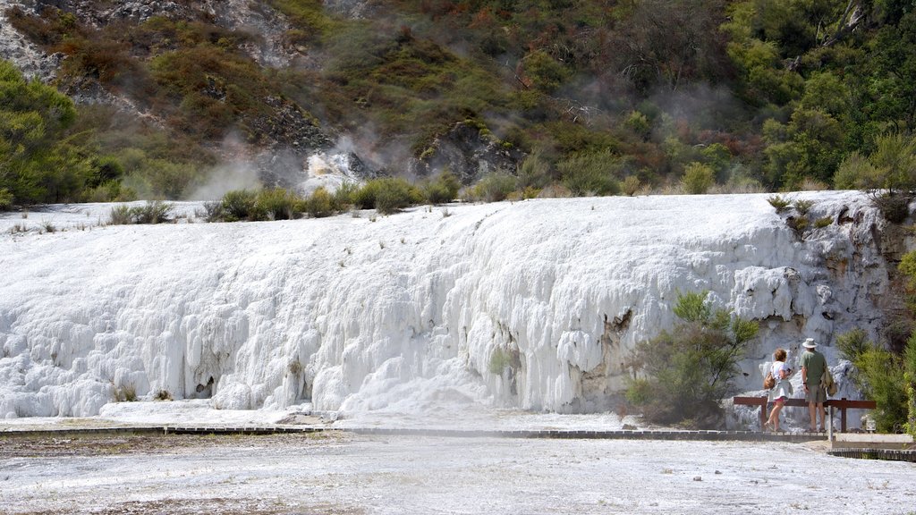 Cueva y parque geotérmico de Orakei Korako