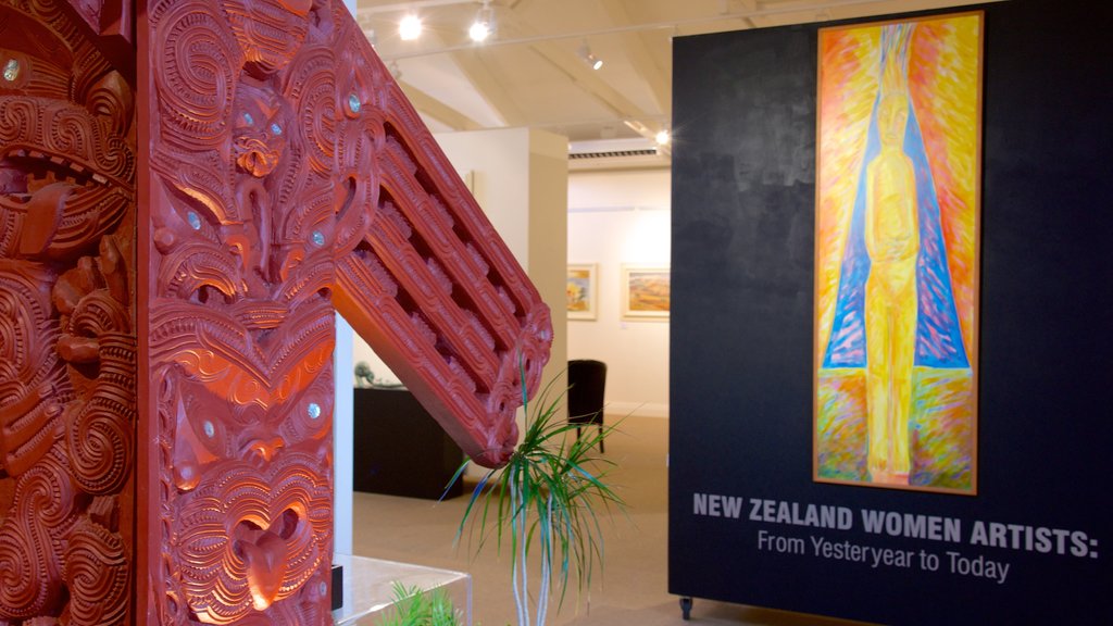 Museum dan Galeri Seni Lake Taupo menampilkan pemandangan interior